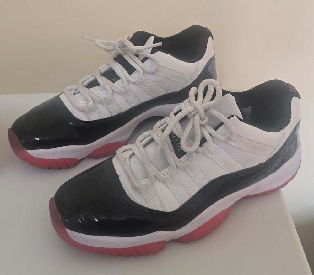 Nike Air Jordan Retro 11 Low Concord Bred White Red Black Size 8 AV2187-160